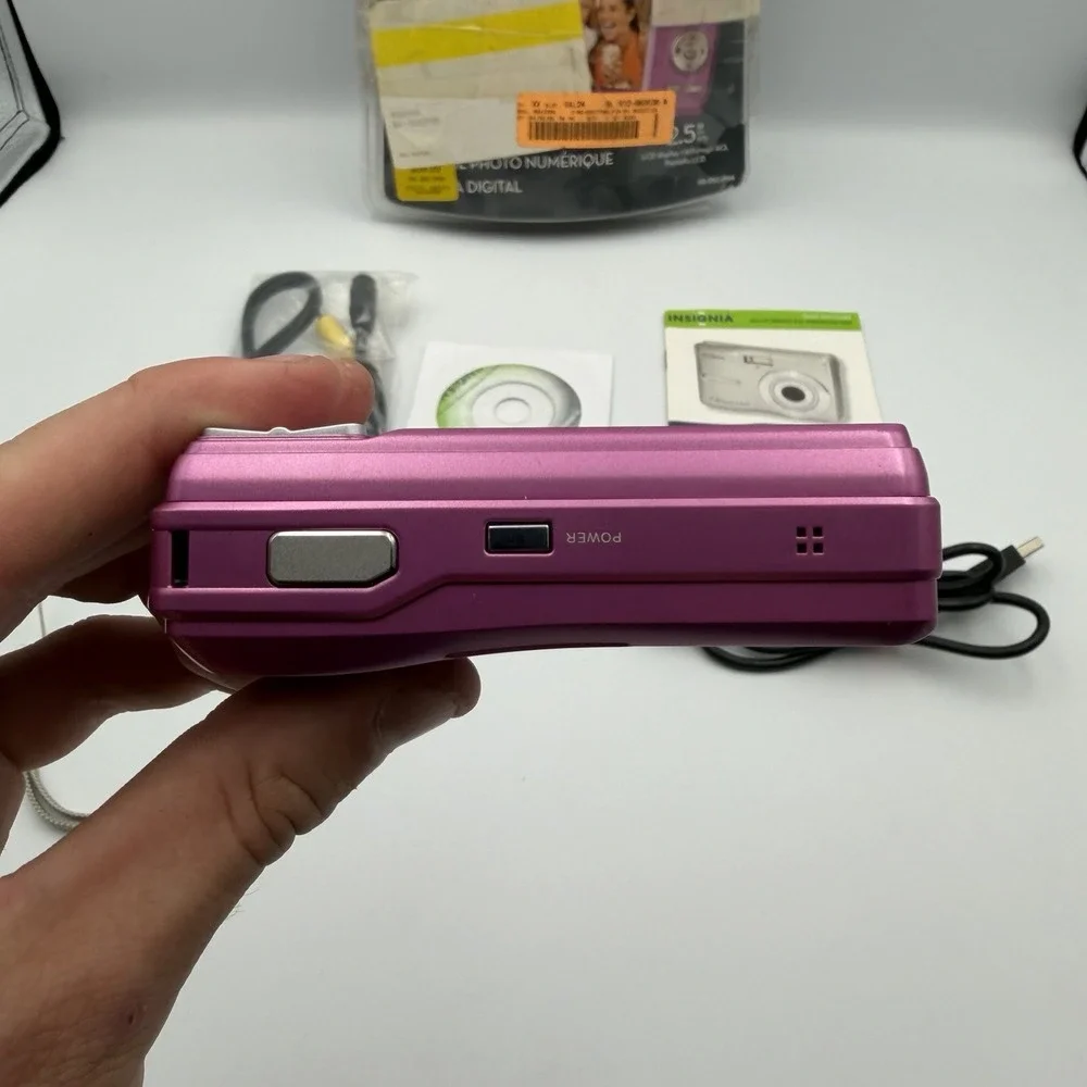 Insignia NS-DSC7P09 7.0MP Digital Camera Pink Complete Box Tested Working